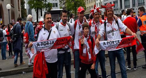 نهائي الدوري الأوروبي.. الجماهير تتوافد 